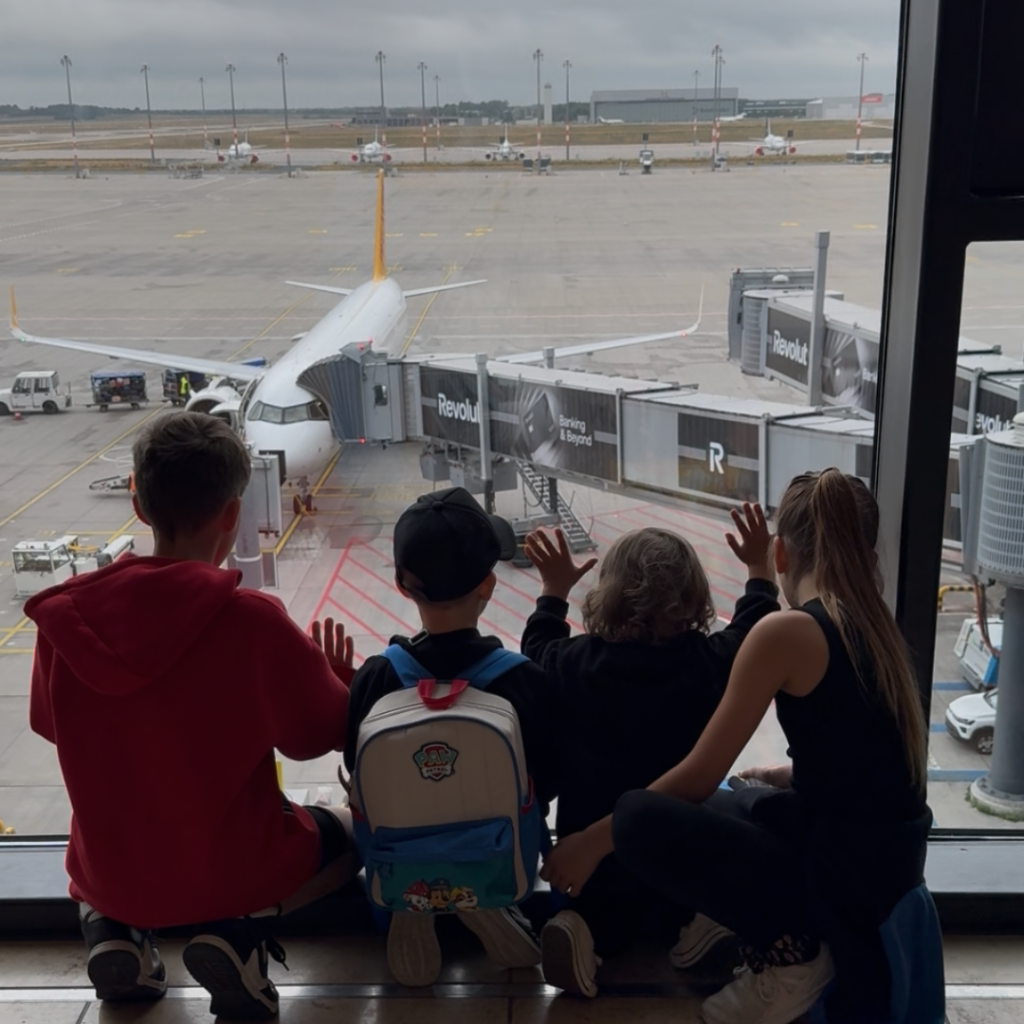 Auswanderung Türkei mit 4 Kindern am Flughafen