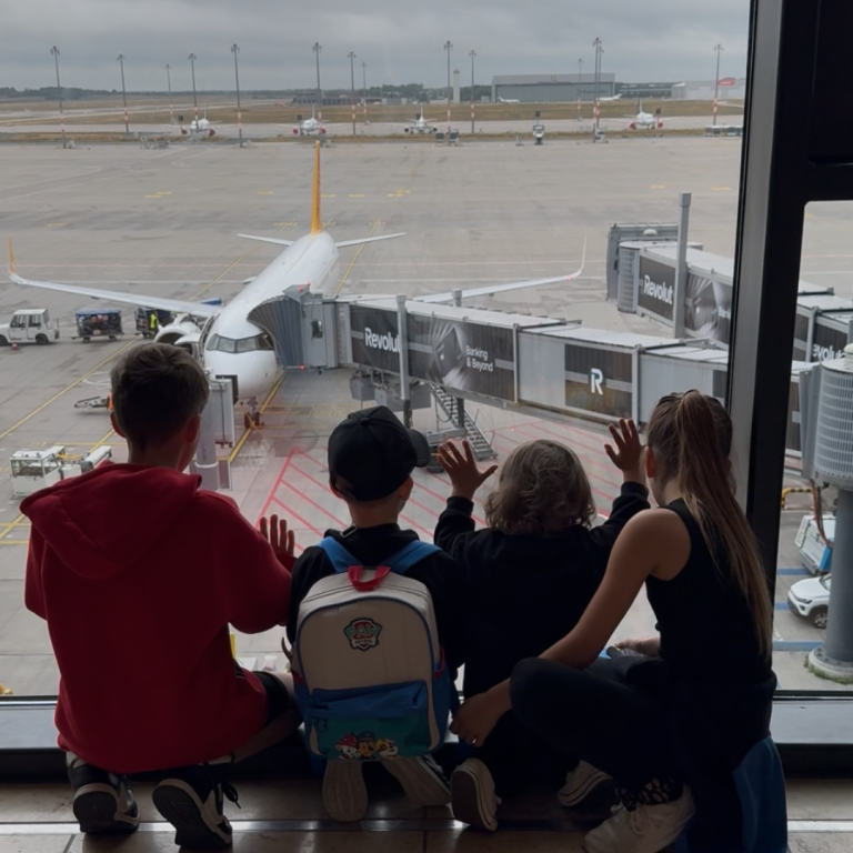 Auswanderung Türkei mit 4 Kindern am Flughafen